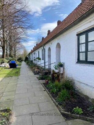 Ahrensburg: Gottesbuden: nördliche Reihe: Nordseite der Häuserzeile