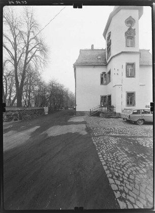 Dornreichenbach. Schloss (1665, Erweiterung 2. H. 19. Jh.). Westflügel mit Treppenturm
