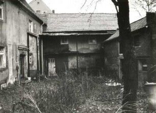 Radeberg, Schlossstraße 5. Bauernhof (um 1800). Hof mit Hintergebäude und Seitenflügeln