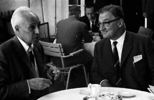 13. Tagung 1963 Medizin; Gruppen beim Bayrischen Frühstück: Severo Ochoa, Hugo Th. Theorell