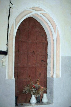 gotischer Türbogen vom Kirchenchor zum Kirchenturm