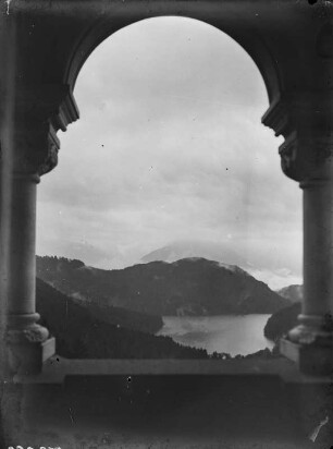 Schloss Neuschwanstein : Schloss Neuschwanstein. Blick von der Loggia des Thronsaales zum Alpsee