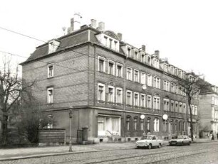 Dresden-Pieschen, Trachenberger Straße 27/29. Doppelwohnhaus mit Ladeneinbau (um 1900). Straßenansicht von Südost