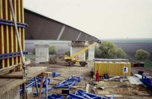 Schrote-Talbrücke westl. Magdeburg