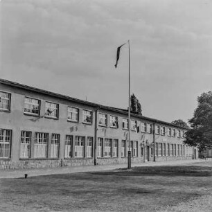 Neue polytechnische Oberschule Bautzen : Bautzen. Schulkomplex, Löbauer Straße. Außenansicht