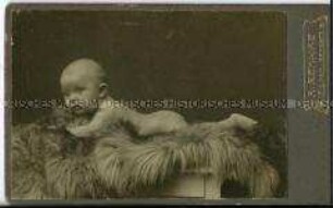 Säugling auf Fell, Carte de Visite