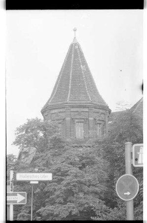 Kleinbildnegativ: Eckturm Poliklinik West der Deutschen Reichsbahn, 1978