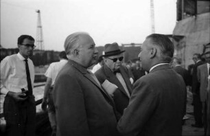 Marckolsheim: Baustelle des Kraftwerks Marckolsheim, Bundesverkehrsminister Seebohm und der Subdirektor der E.D.F. Demangeau