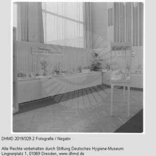 Ausstellung "Arzneimittelmißbrauch durch Geschenksendungen"