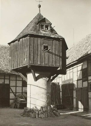 Quedlinburg, Steinweg 18. Ehemaliges Ackerbürgerhaus. Taubenhaus im Hof