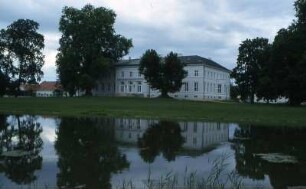 Schloss Neuhardenberg : Schloss Neuhardenberg .Aufgenommen 2001
