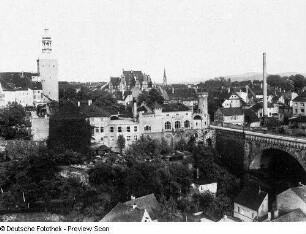 Bautzen. Stadtteilansicht mit Lauenturm, Gaststätte "Bürgergarten" und Friedensbrücke. Blick vom Scharfensteg/Ecke Leibnitzstraße über die Spree nach Südosten