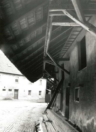 Seifersdorf bei Radeberg, Tina-von-Brühl-Straße 9. Bauernhof (1800). Scheune