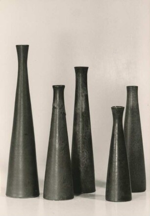 Vasen Modell " Kg 1", Modell "Kg 2", Modell "Kg 3", Modell "Kg 5" und Modell "Kg 6" von Heinz H. Engler