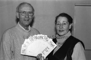 Förderverein Bargteheider Kirchenmusik e.V.: 25-jähriges Jubiläum: Vorsitzende Hella Lorberg und Kirchenmusiker Dietrich Chappuzeau mit Jahresprogramm für Kirchenmusik-Veranstaltungen: 13. Januar 1999