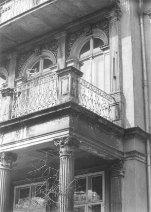 Dresden-Neustadt, Radeberger Straße 23. Wohnhaus (1872). Balkon (1. Obergeschoß)