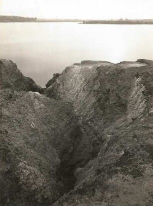 Kleinsaubernitz nordwestlich Weißenberg. Braunkohlengrube Olba. Erosionserscheinungen an der Abraumhalde (heute: Olbasee)