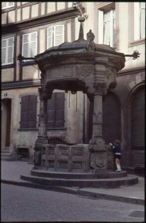 Sechs-Eimer-Brunnen - Le Puits a Six Seaux in Obernai