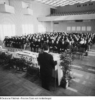 Festveranstaltung zum 20. Jahrestag der Gründung der DDR im Plenarsaal des Rathauses