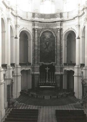 Dresden. Kathedrale (ehemalige Hofkirche). Innenansicht: Mittelschiff mit Hochaltar nach der Wiederherstellung