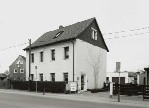 Wohnhaus mit Laden