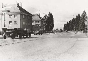 Dresden-Seidnitz. Bodenbacher Straße. Blick über die Kreuzung Rennplatzstraße/Enderstraße nach Westen