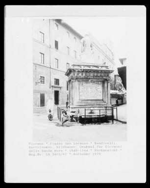 Denkmal für Giovanni delle Bande Nere — Brunnen an der Rückseite des Unterbaus