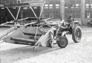 Getreideernte Schwadmäher der MTS Großkochberg (Frontanbaumaschine für Schlepper) RS 09