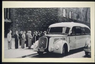 Stromlinienbus der Deutschen Reichsbahn am Hauptbahnhof
