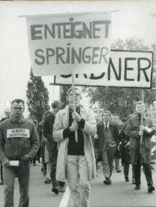Studenten demonstrieren gegen den Springer-Verlag