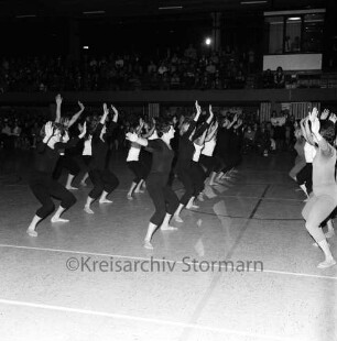 Kreissportverband Stormarn e.V.: Stormarnhalle: Sportschau: Festgymnastik wird vorgeführt