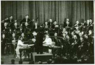 Konzert des sowjetischen Ossipow-Balalaika-Orchesters in der Staatsoper