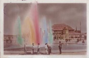 Leuchtspringbrunnen vor dem Hauptrestaurant [Intern. Baufachausstellung mit Sonderausstellungen Leipzig 1913 : Offizielle Postkarte]