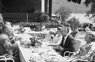Titisee: Schwarzwald Hotel; Gruppen bei Tisch