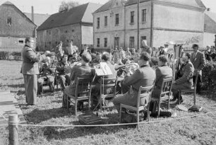 Erntefest in Malschwitz. Auftritt der Blaskapelle : Žnjenski swjedźeń w Malešecach. Dujerska kapała : Malschwitz / Malešecy