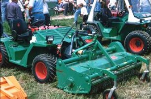 Fotografie: Umwelttechnik, Landschaftspflege, Mulchgerät, Frontanbau