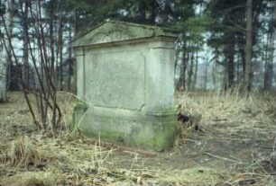 Alter Friedhof: Grabmal