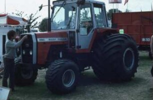 Fotografie: Standardtraktor, Terrareifen