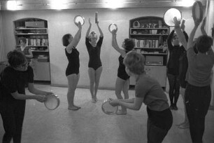 Tanz- und Rhythmik-Kurs im Mädchen-Freizeitheim St. Hildegard.