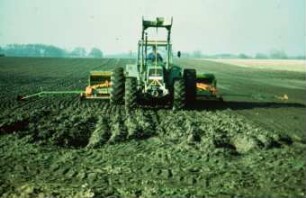 Fotografie: Drillkombination, Kastendrillmaschine, Rüttelegge