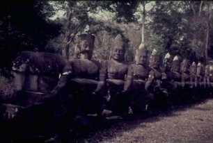 Reisefotos Kambodscha. Angkor. Angkor Thom (1191/1219). Linke Seite der "Straße der Riesen"