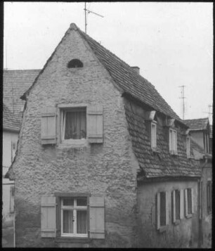 Haus mit Mansardendach