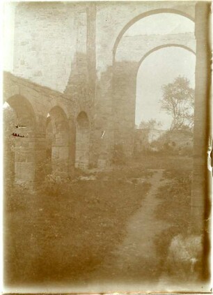 Oebisfelde-Weferlingen-Walbeck. Ruine der Stiftskirche Walbeck (ab 942). Kirchenschiff nach Osten