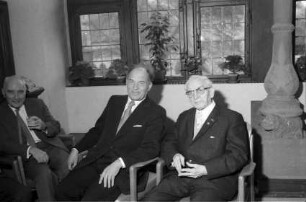 Freiburg: Rathaus, Aula, Dr. Simon mit Willi Jäger