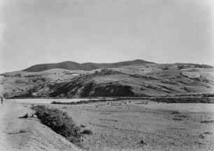 Landschaft : Straße durch die Landschaft der Vorberge des Djurdjura