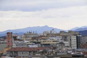 Girona - Stadtübersicht : Stadtübersicht, aufgenommen am 16. April 2012 von der Altstadt von Girona aus auf die Vorstädte