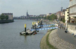 Bremen: Weser abwärts vor der großen Weserbrücke