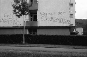 Freiburg: Beschmierte Hauswand, Arbeiterwohlfahrt