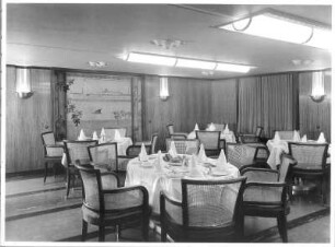 Passagierschiff "Boissevain" & MS Boissevain : Passagierschiff "Boissevain" (Stapellauf September 1936). Speisesaal (Ausstattung 1937; Deutsche Werkstätten AG Hellerau)