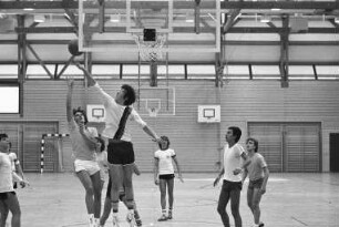Basketballmeisterschaft der Karlsruher Realschulen in der Sporthalle Oberreut um den Wanderpokal der Stadt Karlsruhe